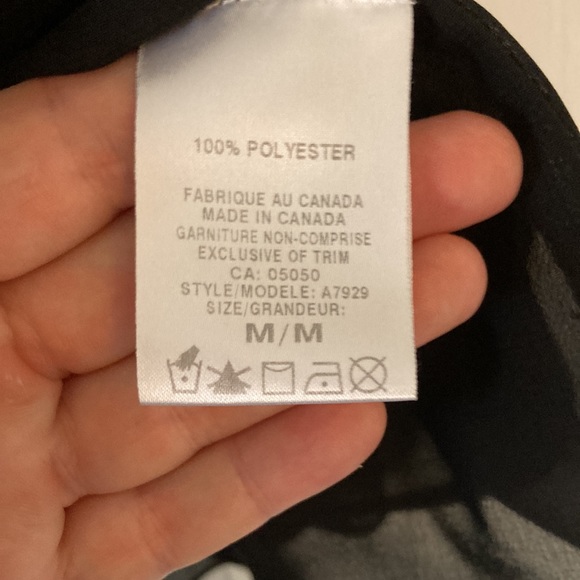 ⭐️ 3-$20 ⭐️ Classy beaded collar chiffon tank top - Picture 5 of 5